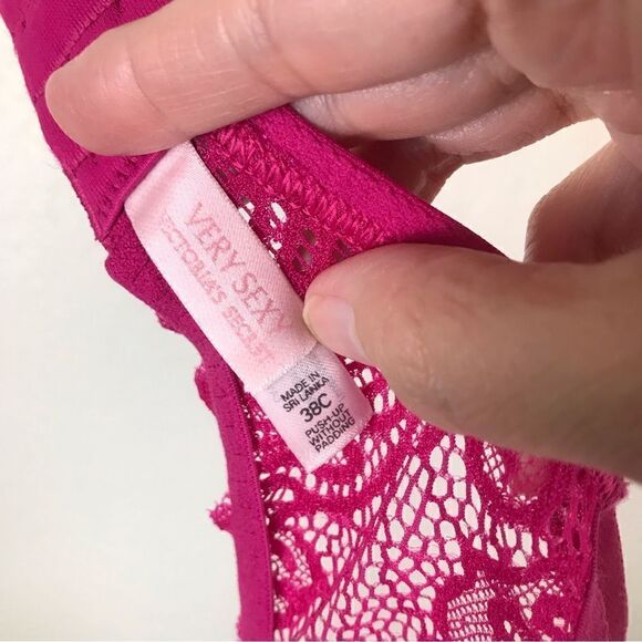 Victoria’s Secret Very Sexy pink shimmer underwire bra 38C - Picture 5 of 6